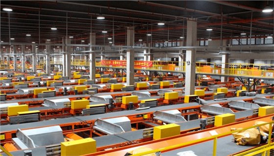 物流裝卸設備上應用蝸輪蝸桿減速機.jpg 物流裝卸設備上應用蝸輪蝸桿減速機.jpg