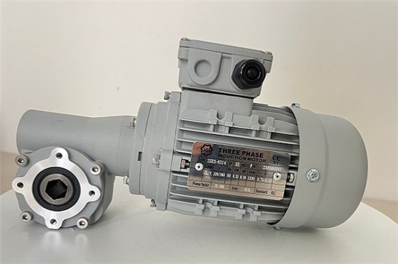 一款鋰電池輸送線專用的減速機 SJXRV040六方孔蝸輪蝸桿減速機 (2).jpg 一款鋰電池輸送線專用的減速機 SJXRV040六方孔蝸輪蝸桿減速機 (2).jpg