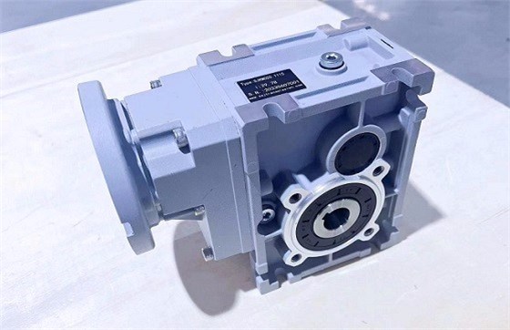 農業機械精準點播機專用減速機 SJKM050準雙曲面齒輪減速機 (3).jpg 農業機械精準點播機專用減速機 SJKM050準雙曲面齒輪減速機 (3).jpg