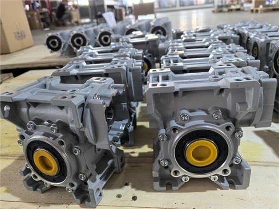 艾思捷小速比減速機 蝸輪減速機發貨杭州~.jpg 艾思捷小速比減速機 蝸輪減速機發貨杭州~.jpg