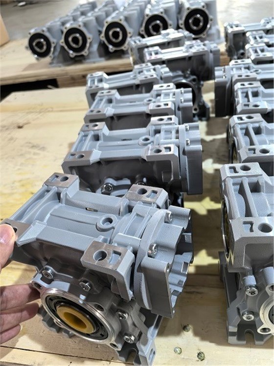 艾思捷小速比減速機 SJMRV050-5蝸輪減速機發貨杭州.jpg 艾思捷小速比減速機 SJMRV050-5蝸輪減速機發貨杭州.jpg