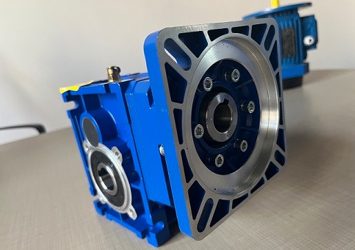 艾思捷技術教您蝸輪蝸桿減速機怎么選一款合適的伺服電機配套？ (3).jpg